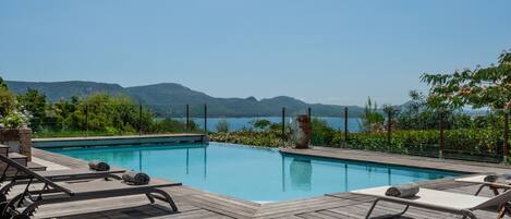 室外游泳池,恒温泳池