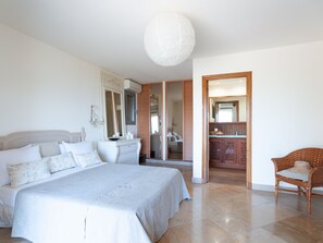5 Schlafzimmer, Bügeleisen/Bügelbrett, WLAN, Bettwäsche
