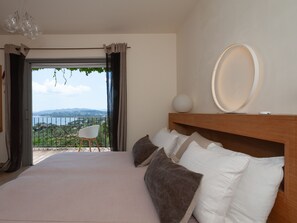 5 chambres, fer et planche à repasser, Wi-Fi, draps fournis