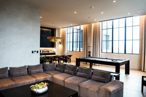 In-room safe, desk, laptop workspace, blackout curtains - Nobu Hotel Chicago (Chicago)