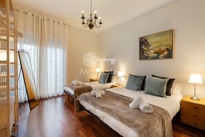 4 makuuhuonetta, silitysrauta/-lauta, vauvan matkasänky, ilmainen Wi-Fi