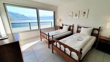 2 habitaciones, cuna de viaje, wifi gratis y ropa de cama