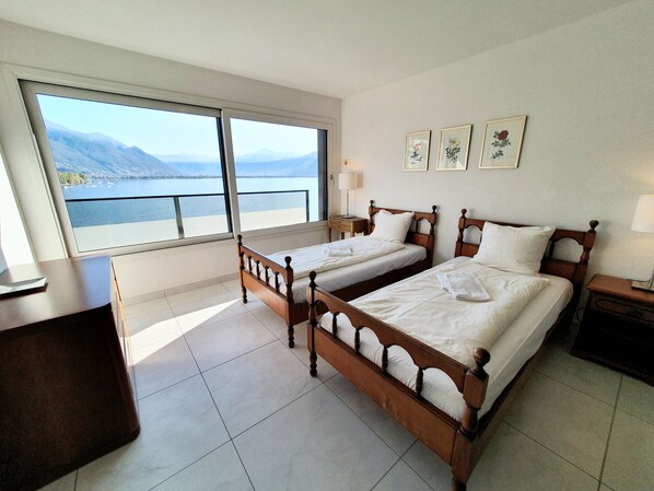 2 bedrooms, travel crib, free WiFi, bed sheets