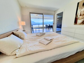2 bedrooms, travel crib, free WiFi, bed sheets