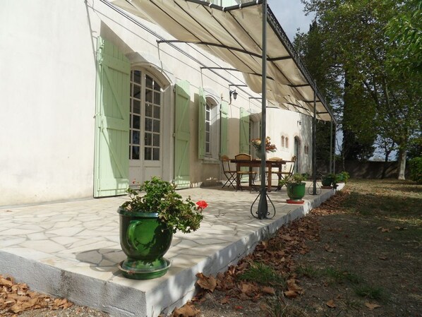 Outdoor dining - Charming house 15 min. from Carcassonne (Moussoulens)