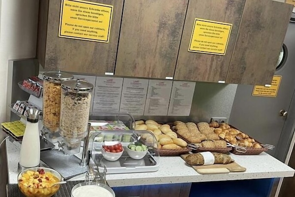 Esmorzar diari d'estil bufet (15 EUR per persona)