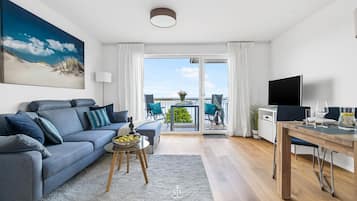 Een televisie en een tafeltennistafel