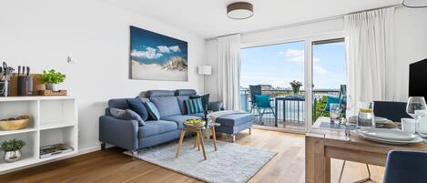 Fernseher, Tischtennisplatte