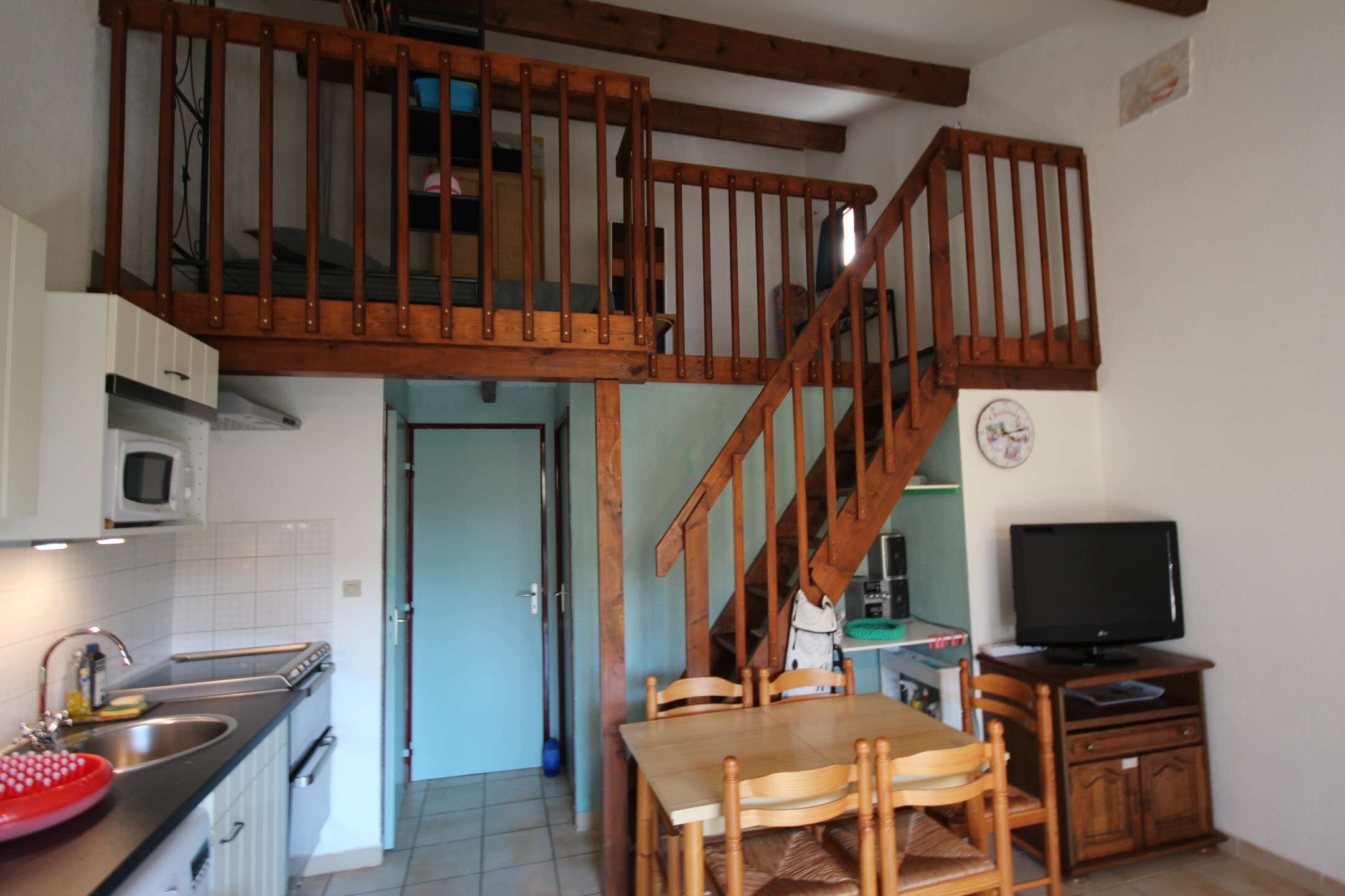 Geladeira, micro-ondas, fogão, lava-louças