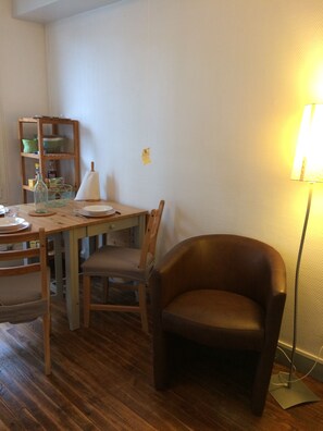 Dining - Apartment-cottage of the church (Châteauneuf-sur-Loire)