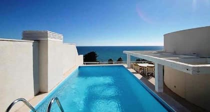 Beautiful penthouse with private rooftop pool right by the sea