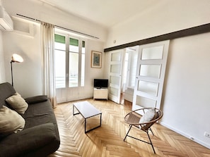 TV, DVD player - La Résidence - Grimaldi / Promenade des Anglais (Niza)