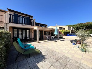 تناول الطعام بالخارج