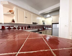 Fridge, microwave, oven, dishwasher - Barillerie 4 - Old Town  / Promenade des Anglais- 2 bedrooms (Niza)