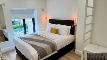 Premium Townhome, 3 Bedrooms | 3 bedrooms, individually decorated, individually furnished, desk
