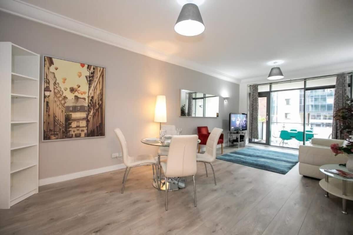 Appartement, 3 chambres | Coin séjour