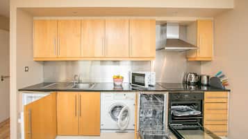 Apartment, 1 Bedroom | Dapur peribadi | Peti sejuk, ketuhar gelombang mikro, ketuhar, dapur