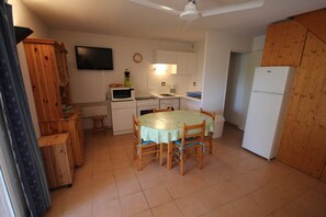 Fridge, microwave, oven, toaster