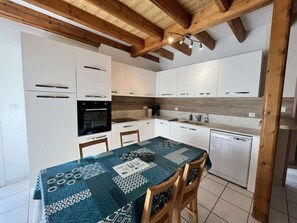 Réfrigérateur, micro-ondes, four, lave-vaisselle