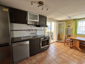 Réfrigérateur, micro-ondes, four, lave-vaisselle