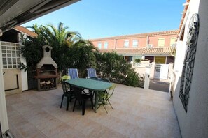 Outdoor dining - Lovely villa located in the residence CLOS DE SOCORRO with pool, 2 bedrooms with Airco,... (PORTIRAGNES)