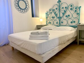 2 室のベッドルーム、アイロン / アイロン台、WiFi (無料)、ベッドシーツ