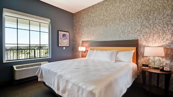 Suite, 1 camera da letto, non fumatori | Una scrivania, postazione laptop, ferro/asse da stiro, Wi-Fi gratuito