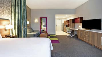 Desk, laptop workspace, iron/ironing board, free WiFi