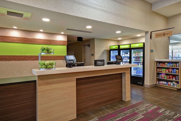 ฝ่ายต้อนรับ