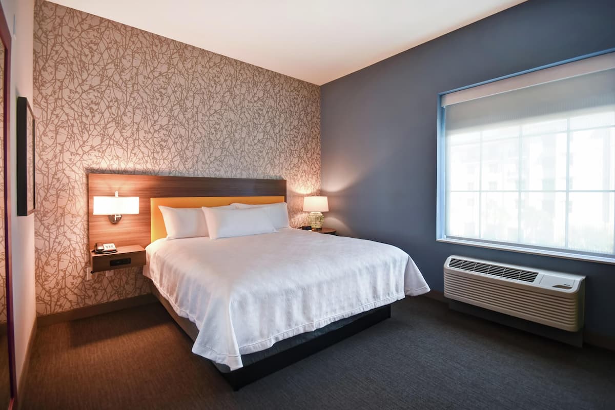 Desk, laptop workspace, iron/ironing board, free WiFi