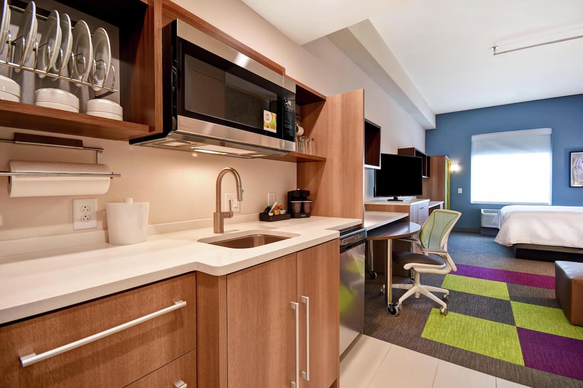 Desk, laptop workspace, iron/ironing board, free WiFi