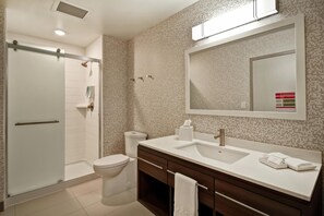 Bathroom shower - Home2 Suites by Hilton Jekyll Island (Jekyll Island)
