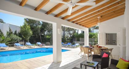 Villa mit Pool, Fussnah zu 2 schönen Stränden, Pool, Klima und Wifi