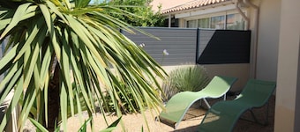 Pretty corner villa located in secured residence "Les Marines", for 5 persons, only 250m from the...
