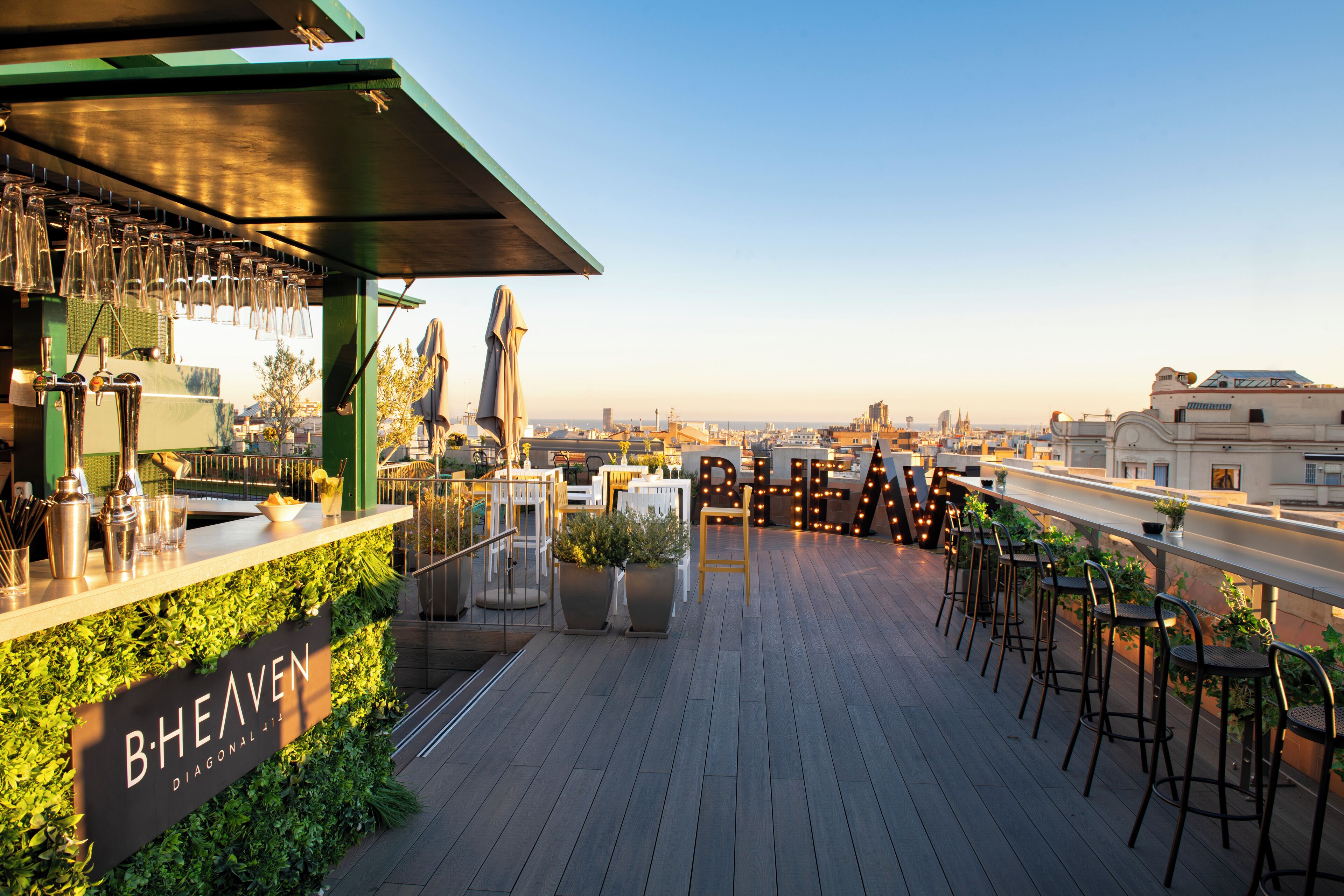 Bar en bord de piscine