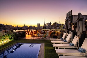 Outdoor pool, open 9:00 AM to 6:00 PM, sun loungers - Occidental Diagonal 414 (Barcelona)