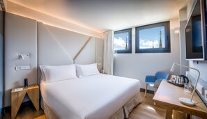 Rom – superior | Allergitestet sengetøy, dundyner, minibar og safe på rommet