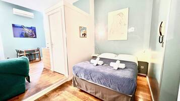 Iron/ironing board, free WiFi, bed sheets