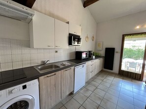 Réfrigérateur, micro-ondes, lave-vaisselle, grille-pain