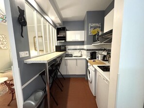 Fridge, microwave, coffee/tea maker, electric kettle