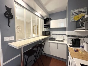 Fridge, microwave, coffee/tea maker, electric kettle