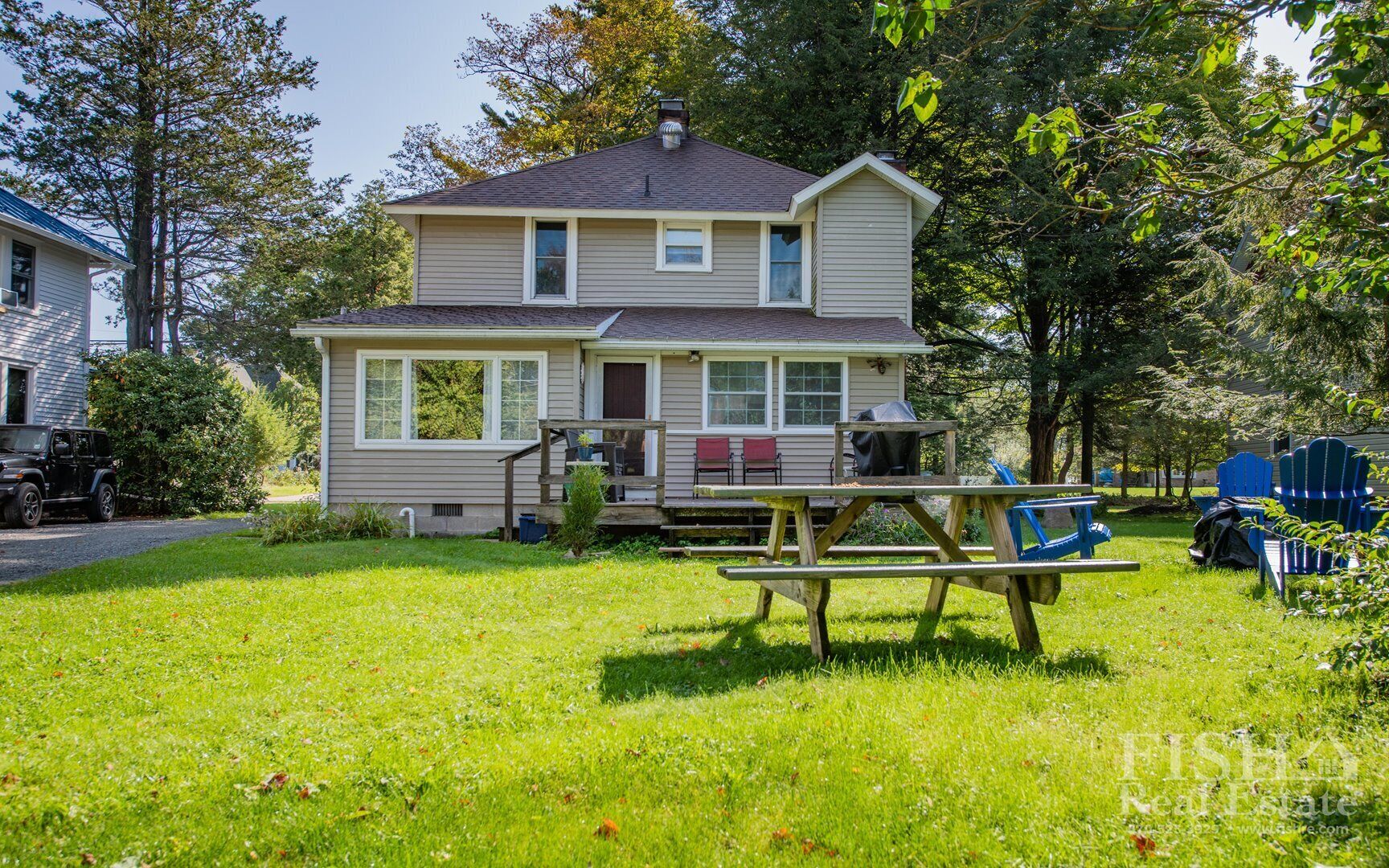 Perch yourself at "Eaglet" Cottage in Eagles Mere