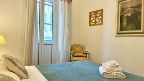 2 多间卧室、免费 WiFi、床单