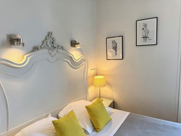 1 chambre, fer et planche à repasser, accès au Wi-Fi (inclus)