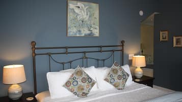 Suite, 1 cama de matrimonio grande, vistas al mar | Ropa de cama de alta calidad y cortinas opacas