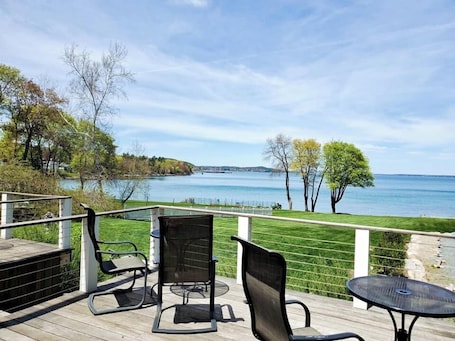 Terrace/patio. Saltair Inn Waterfront B&B