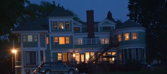 Saltair Inn Waterfront B&B