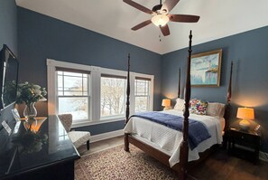 Premium bedding, individually decorated, individually furnished - Saltair Inn Waterfront B&B (Bar Harbor)