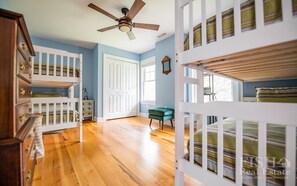6 bedrooms, iron/ironing board, WiFi, bed sheets