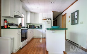 Fridge, microwave, dishwasher, coffee/tea maker